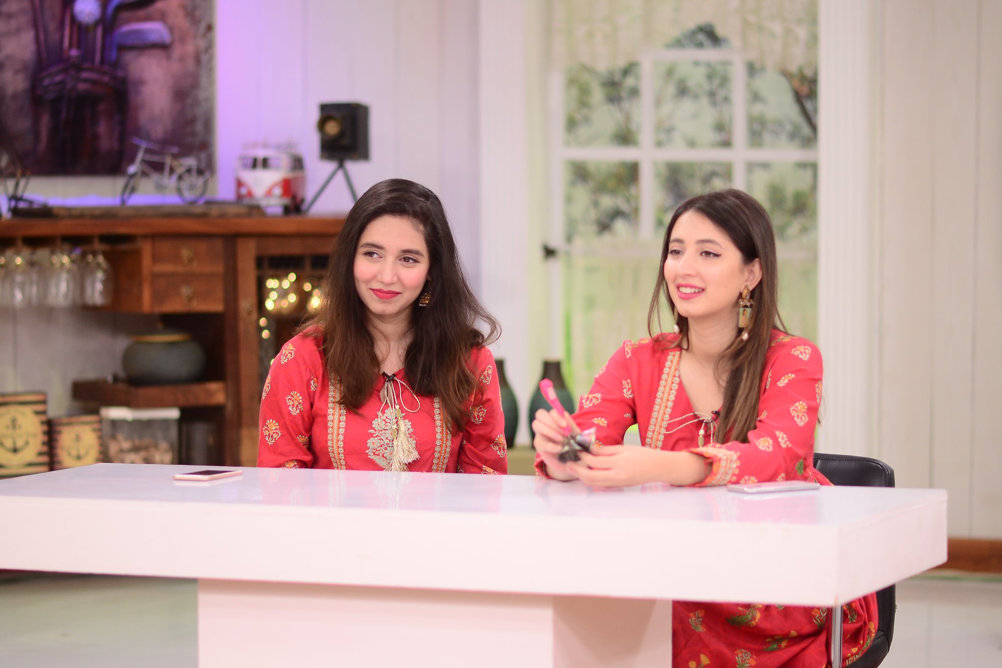 Javeria Saud and Komal Aziz with their Sisters in Nida Yasir Morning Show