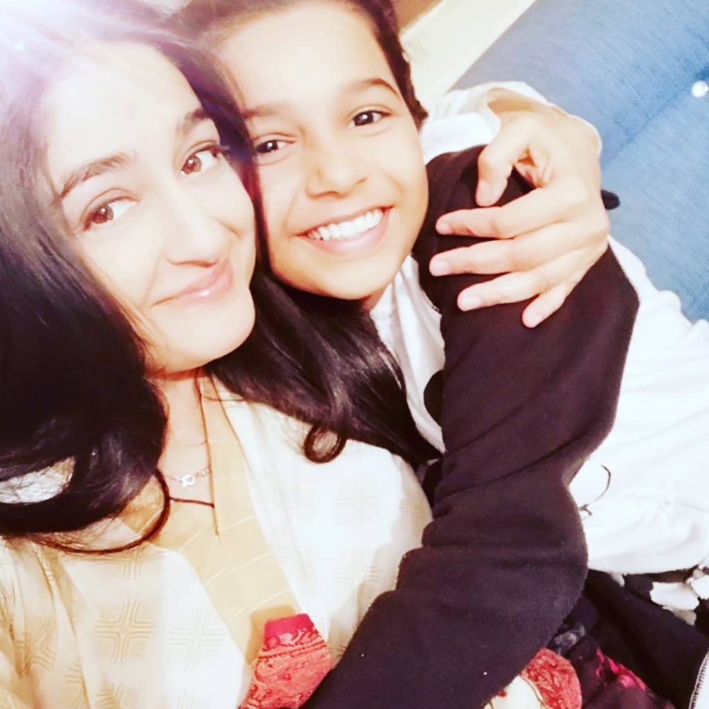 Adorable Pictures of Nadia Jamil with Family and Close Friends