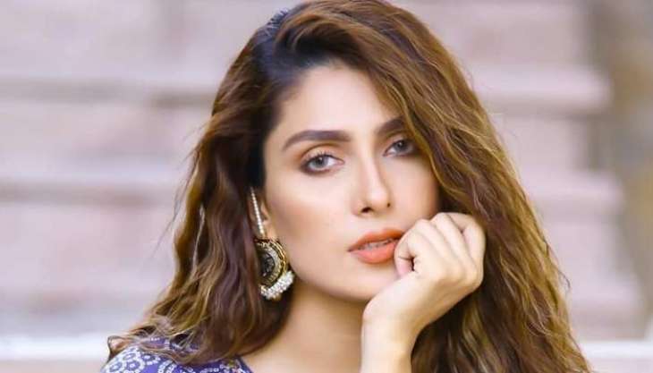 Ayeza Khan Shared How She Handles Stardom