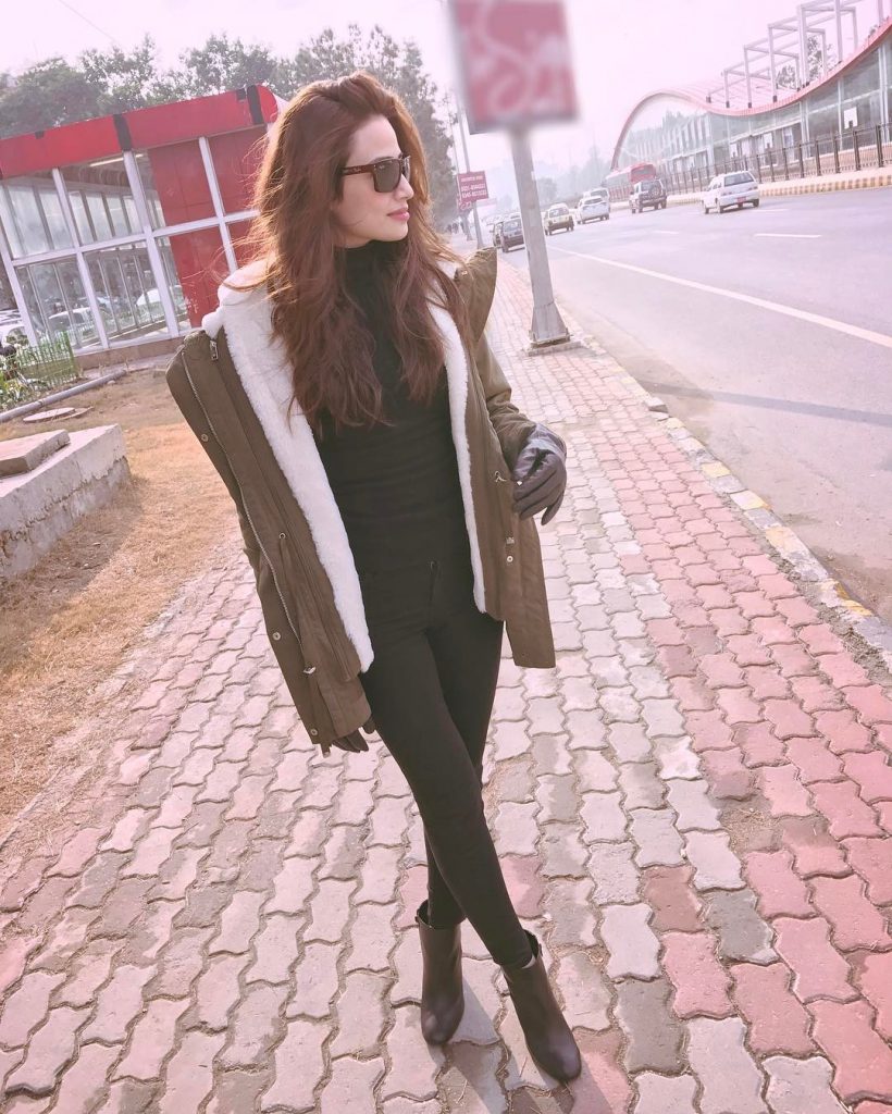 Beautiful Pictures of Sana Javed in a Casual Attire