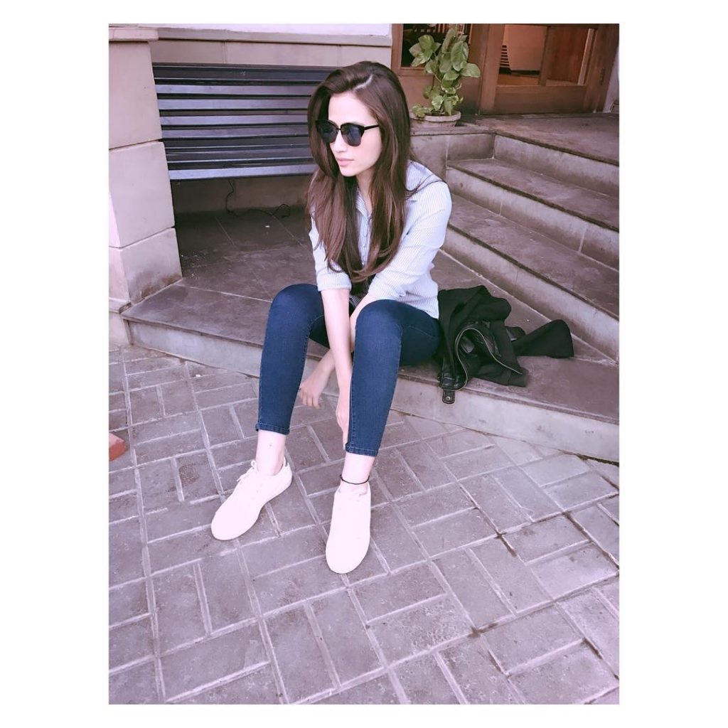 Beautiful Pictures of Sana Javed in a Casual Attire