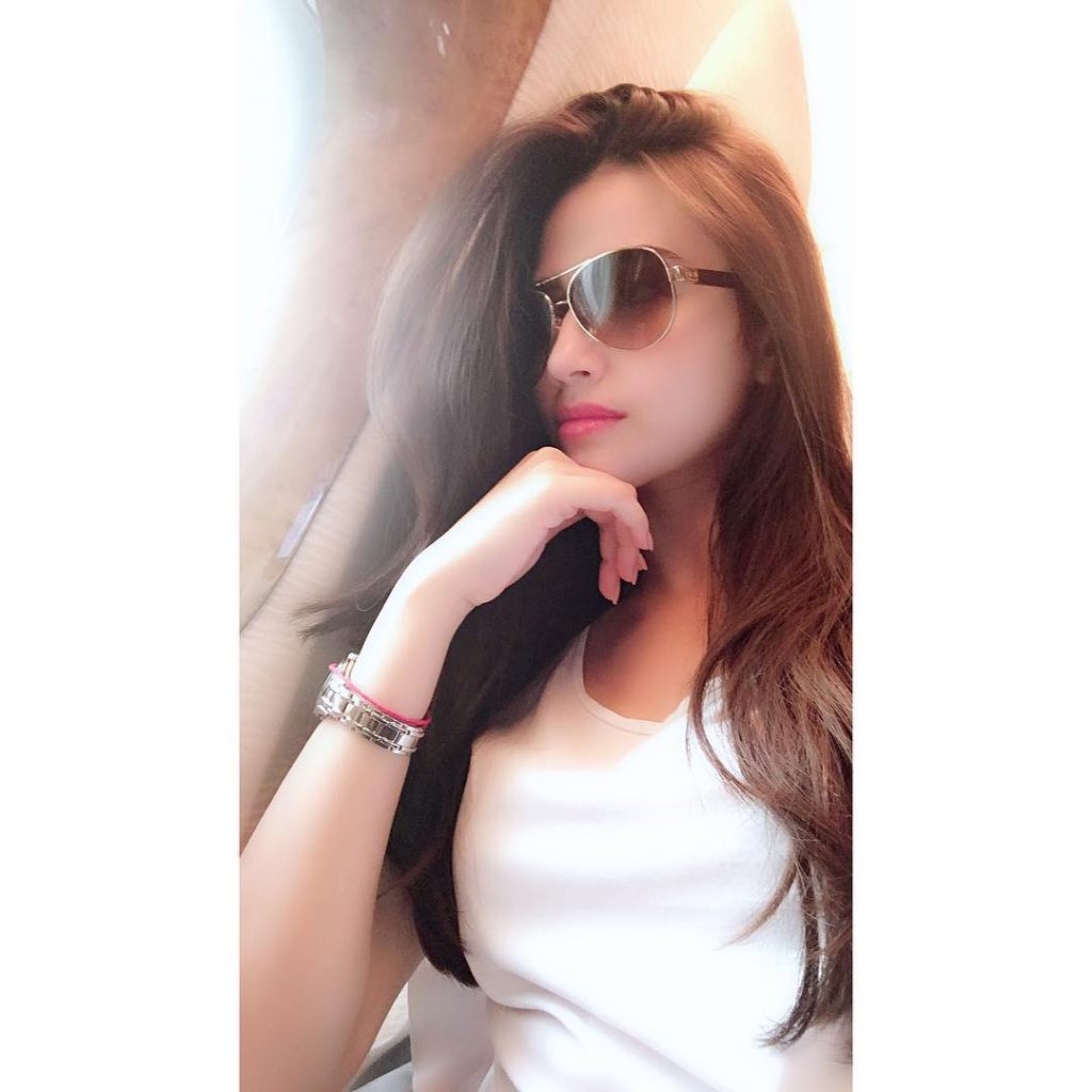 Beautiful Pictures of Sana Javed in a Casual Attire