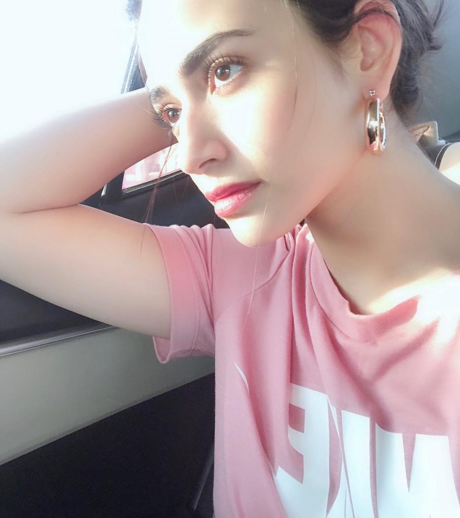 Beautiful Pictures of Sana Javed in a Casual Attire