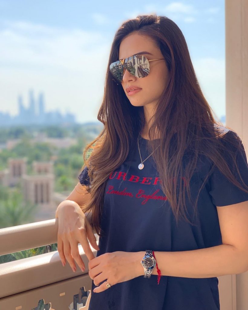 Beautiful Pictures of Sana Javed in a Casual Attire