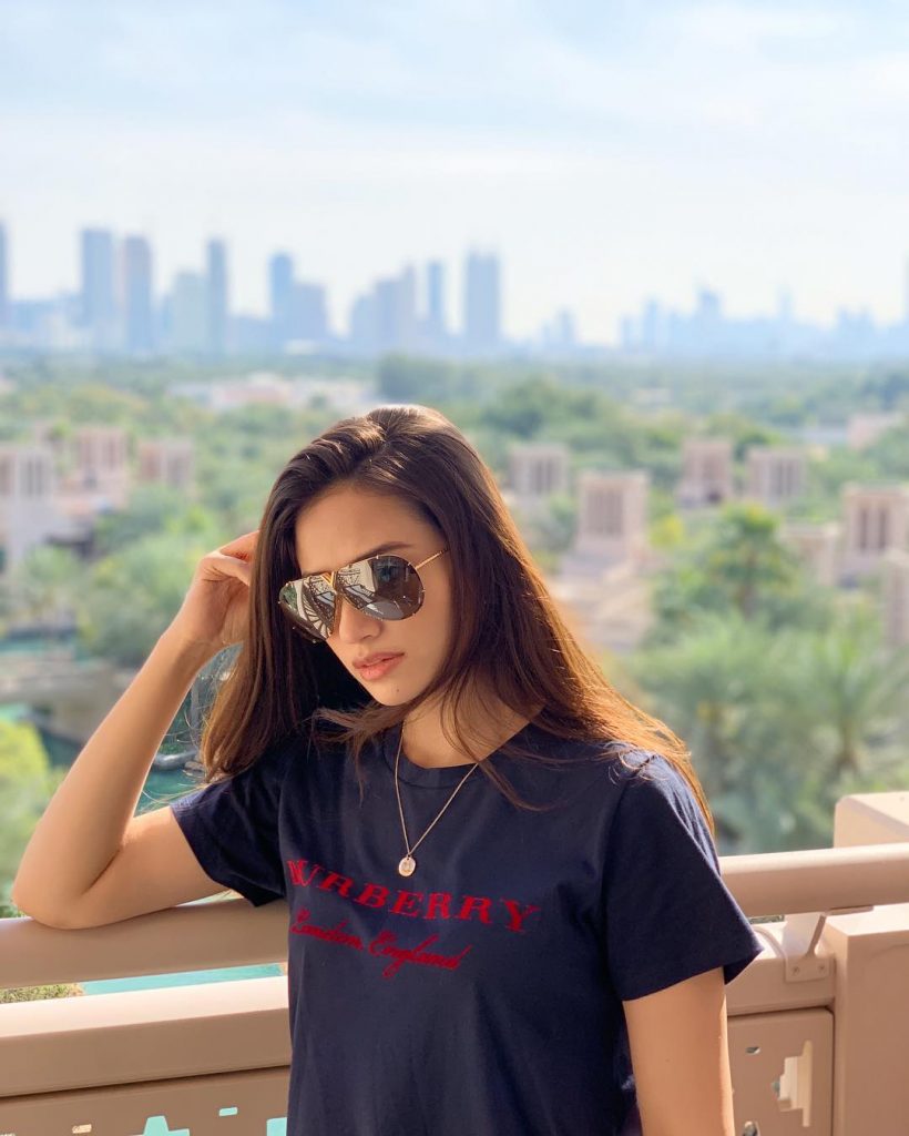 Beautiful Pictures of Sana Javed in a Casual Attire