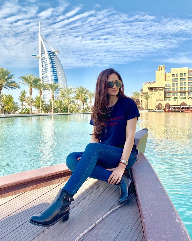 Beautiful Pictures of Sana Javed in a Casual Attire