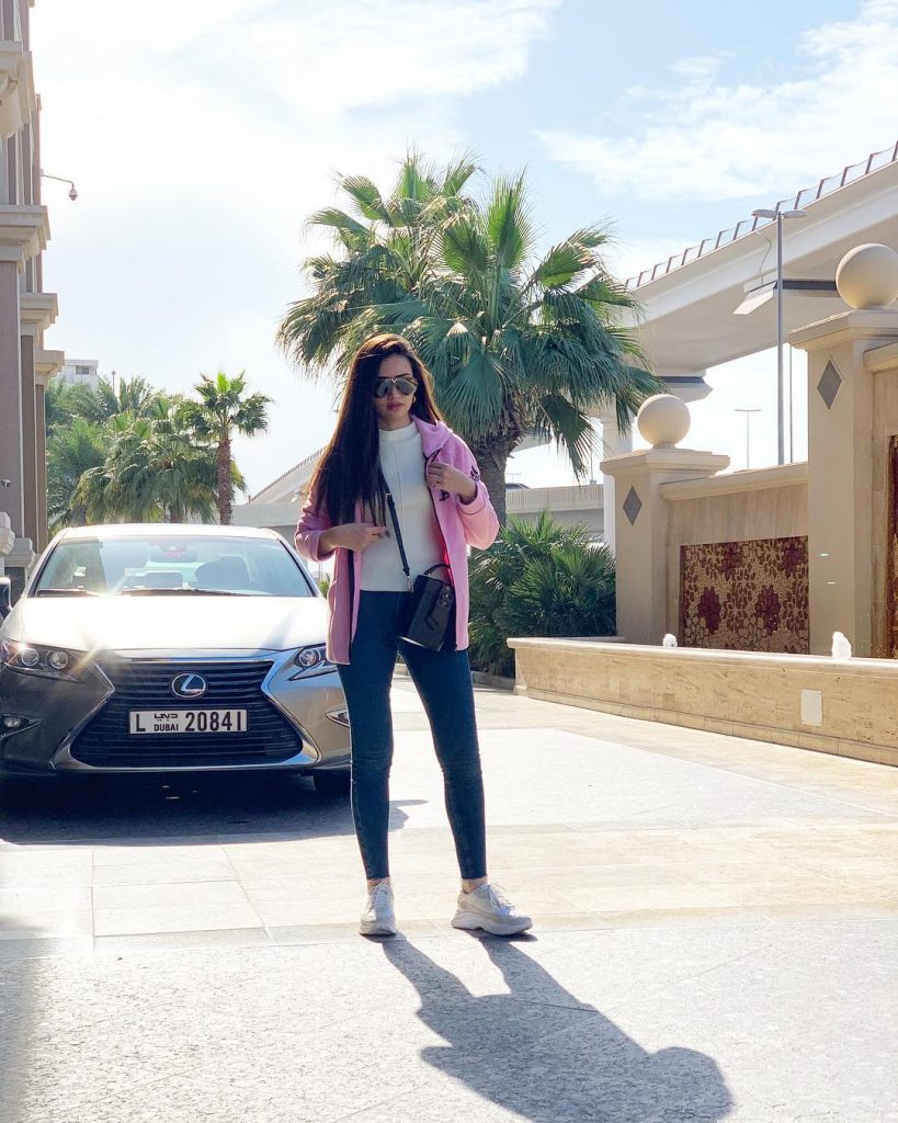 Beautiful Pictures of Sana Javed in a Casual Attire