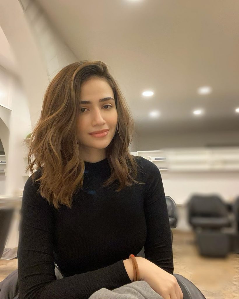 Beautiful Pictures of Sana Javed in a Casual Attire