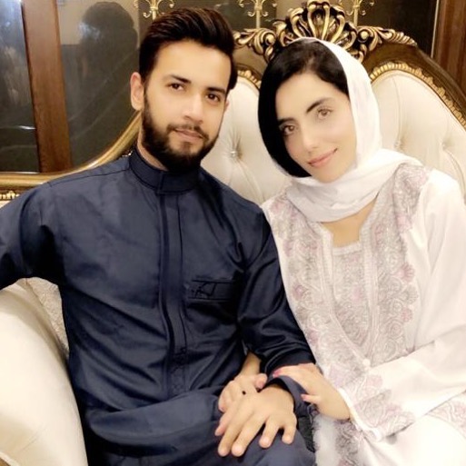 Cricketer Imad Wasim Latest Pictures with his Family