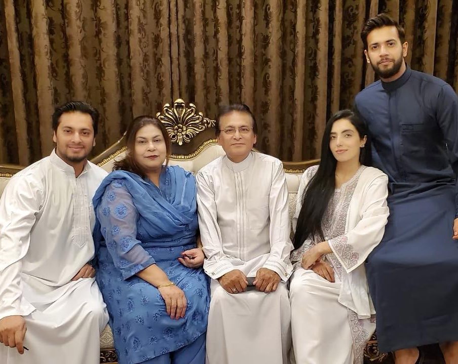 Cricketer Imad Wasim Latest Pictures with his Family