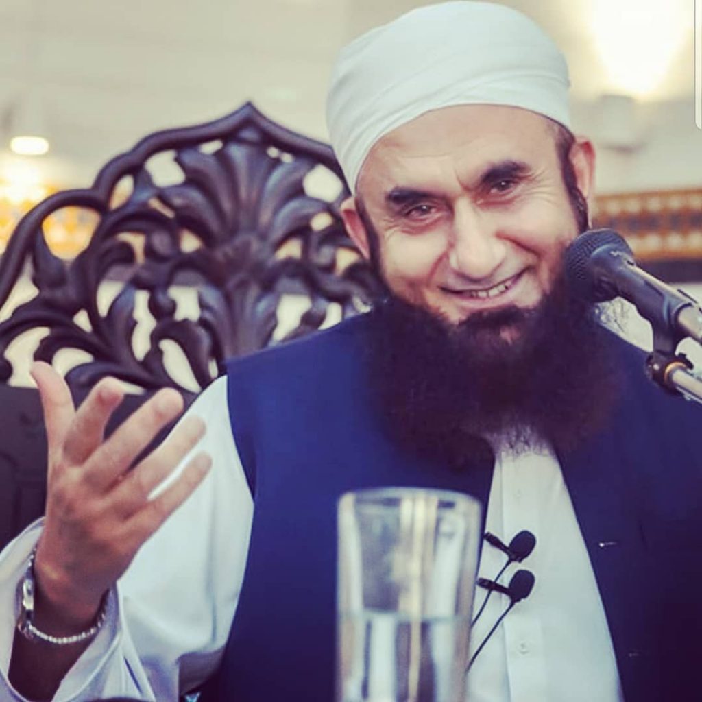 Maulana Tariq Jameel and his Celebrity Fans | Reviewit.pk