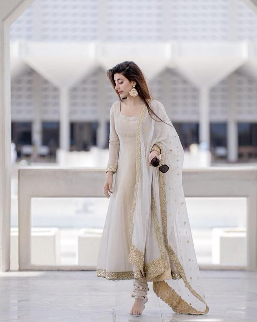 Dazzling Pictures of Just Urwa Hocane