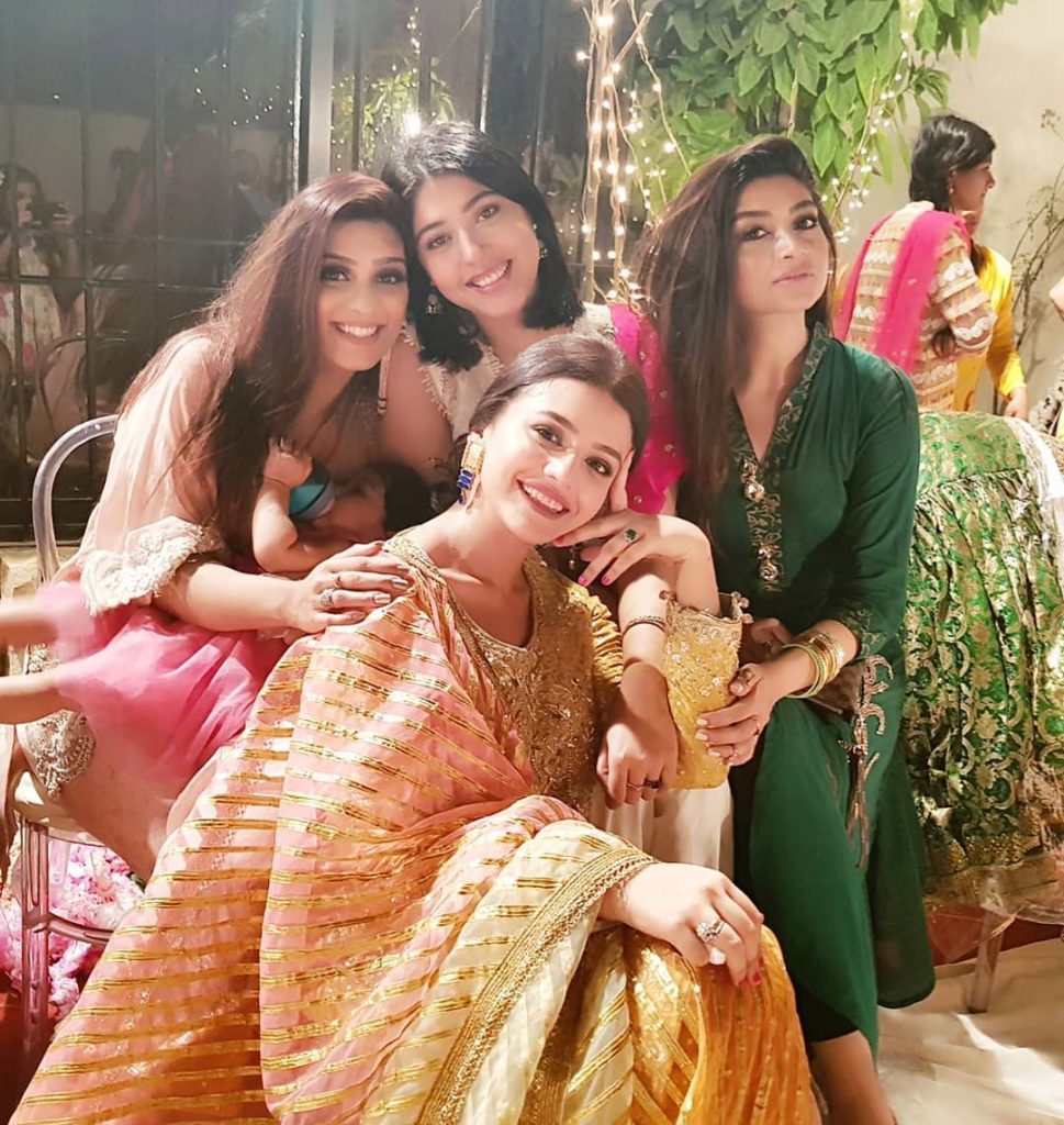 Unseen Pictures of Zara Noor Abbas with Family and Friends