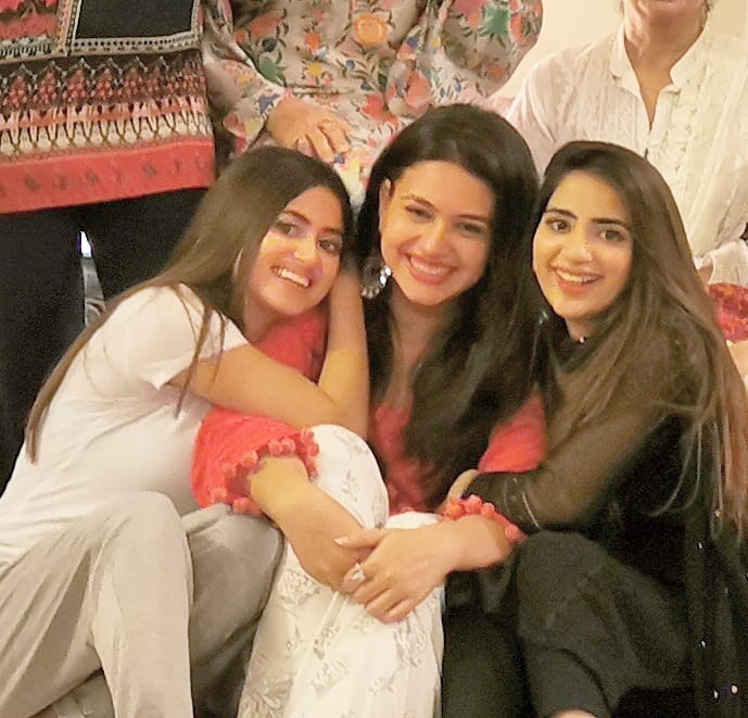 Unseen Pictures of Zara Noor Abbas with Family and Friends