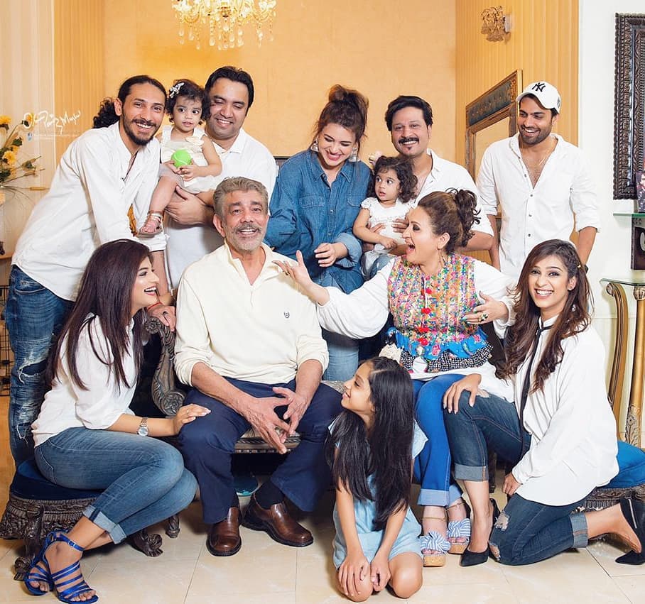 Unseen Pictures of Zara Noor Abbas with Family and Friends