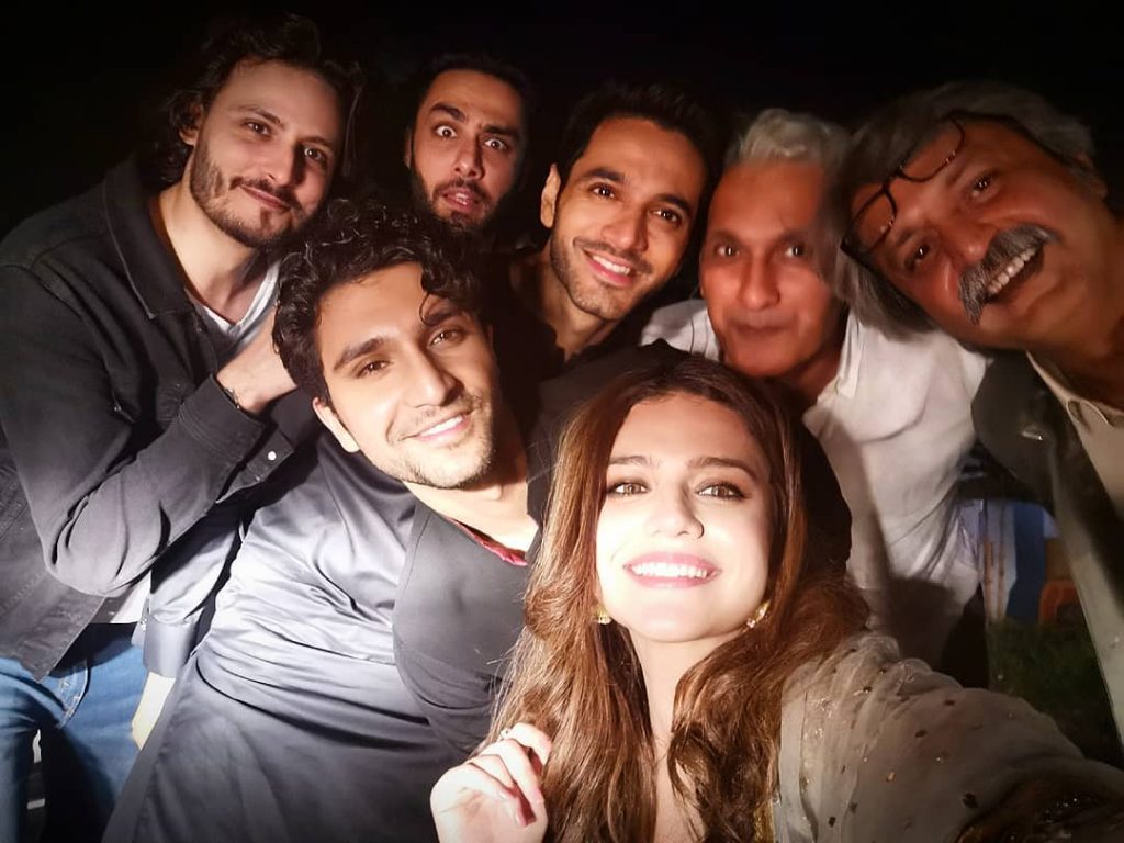 Unseen Pictures of Zara Noor Abbas with Family and Friends