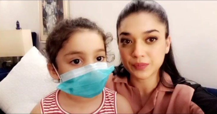 Beautiful Pictures of Sanam Jung with Her Daughter