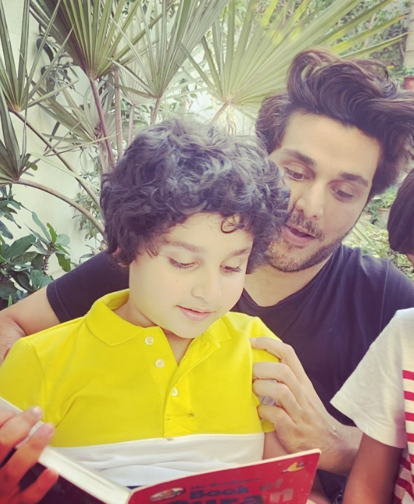 20 Candid Clicks of Ahsan Khan with His Kids