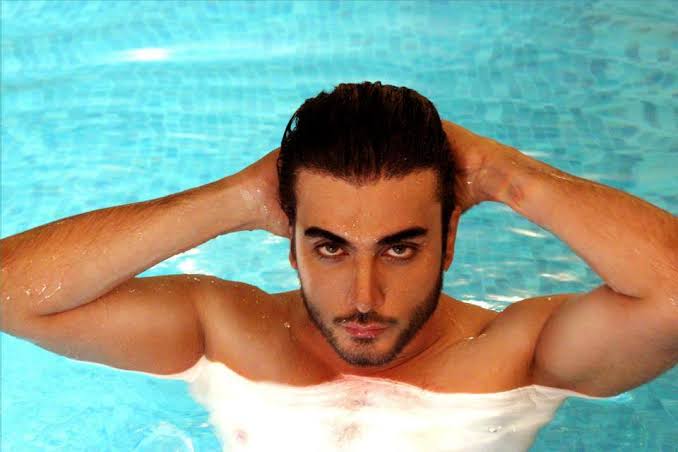 Imran Abbas Never Hesitates to Go Shirtless - Here is WHY