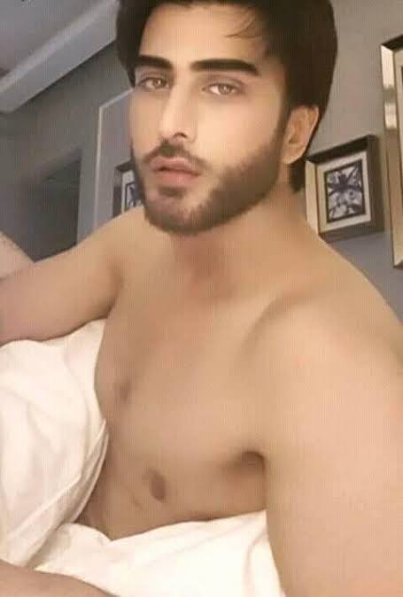 Imran Abbas Never Hesitates to Go Shirtless - Here is WHY