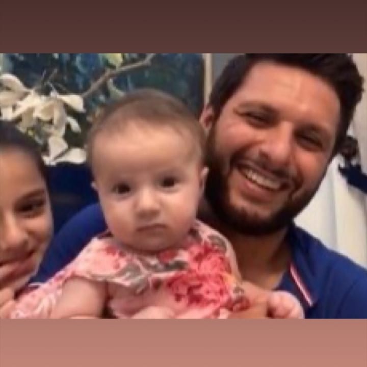 Shahid Afridi With Newly Born Daughter During Live Session