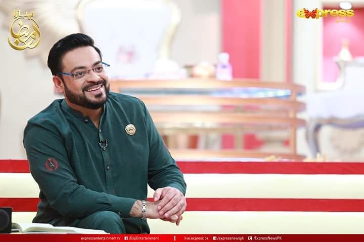 Aamir Liaquat Hussain Fell Asleep During Live Show