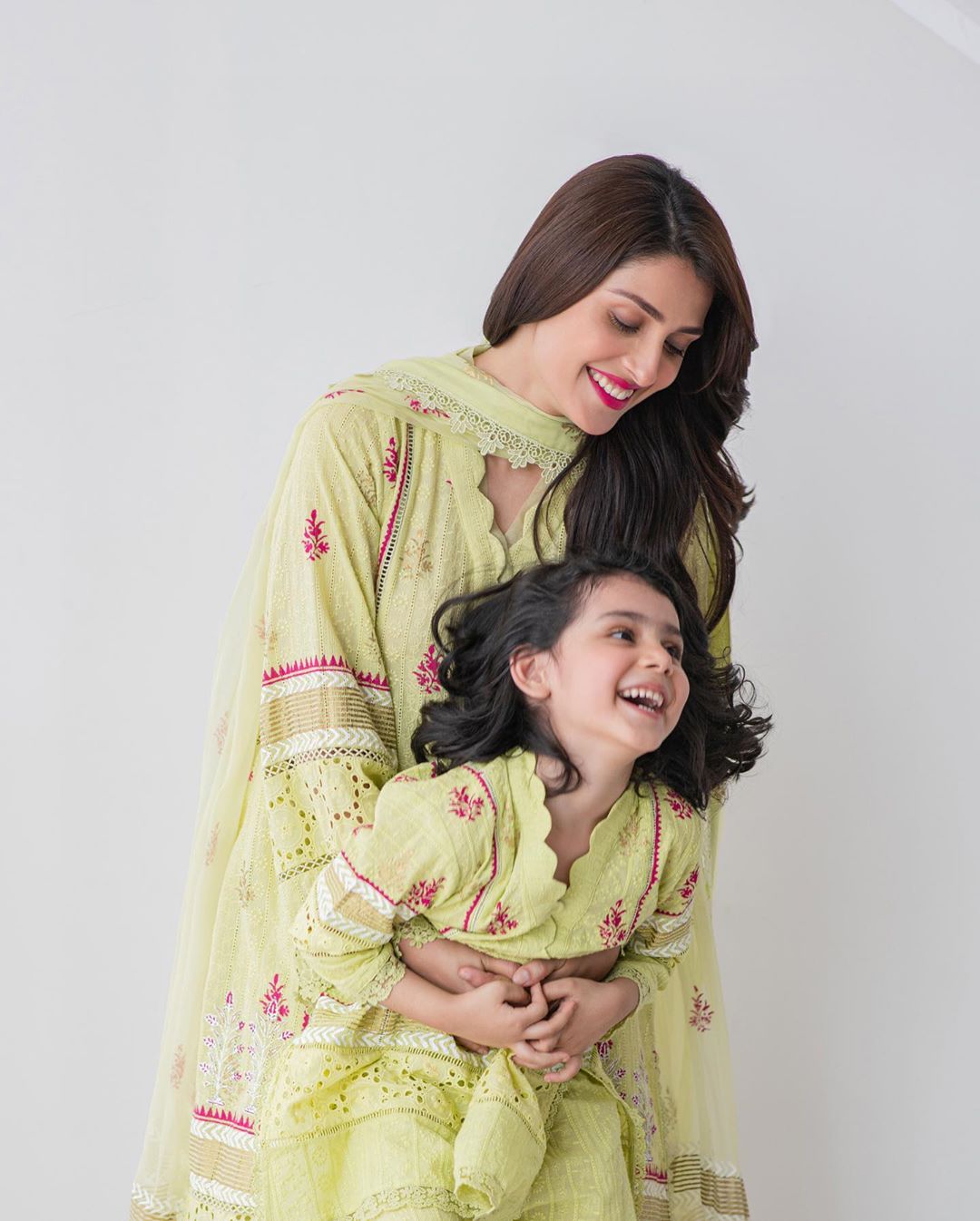 Ayeza Khan Beautiful Pictures with Her Mother and Kids