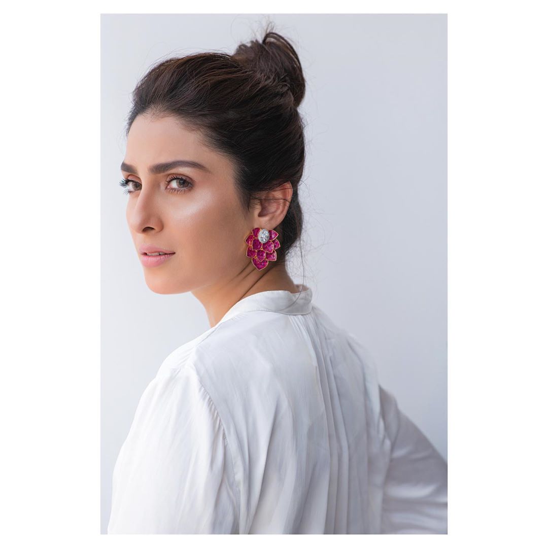 Beautiful Pictures Collection of Ayeza Khan Latest Clicks