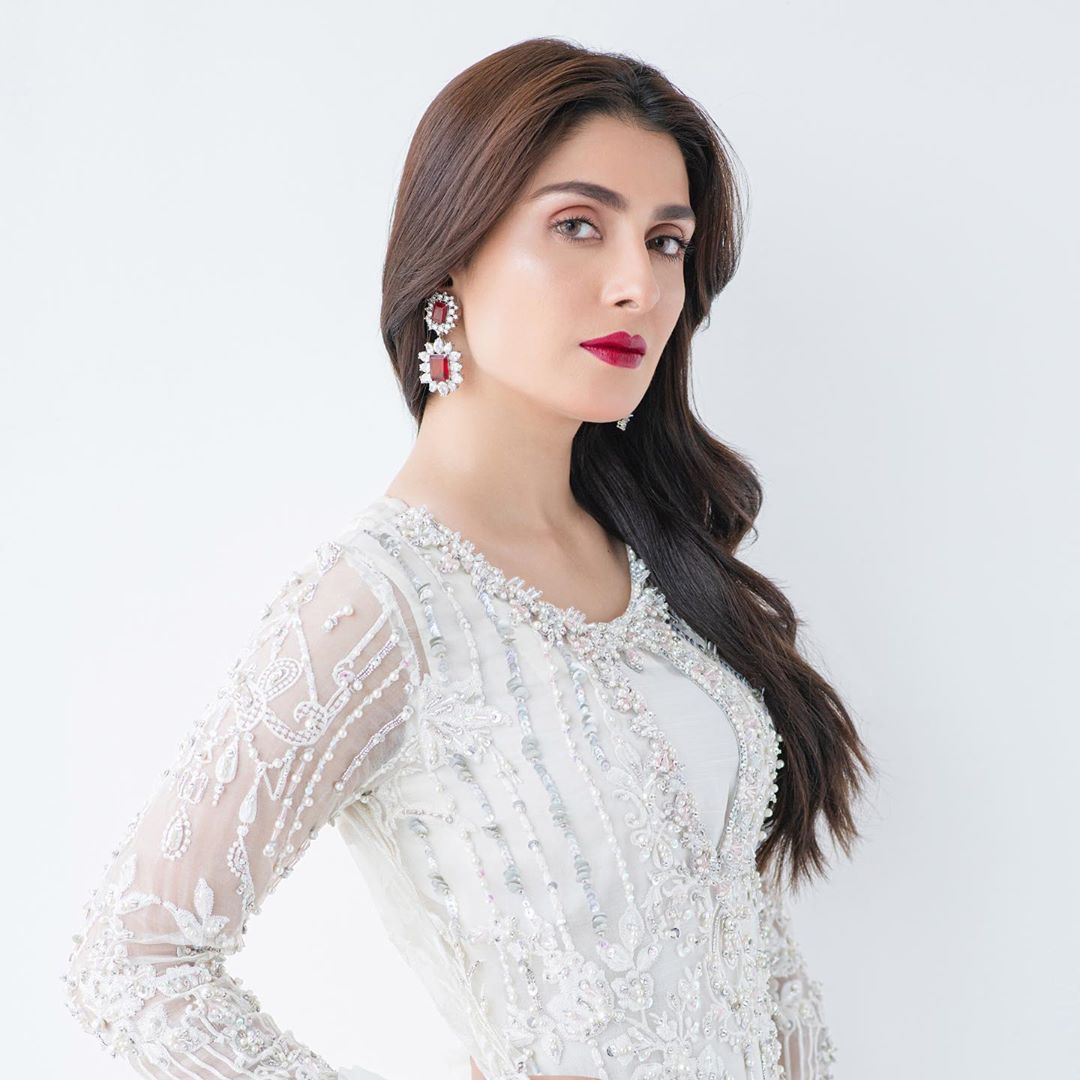 Beautiful Pictures Collection of Ayeza Khan Latest Clicks