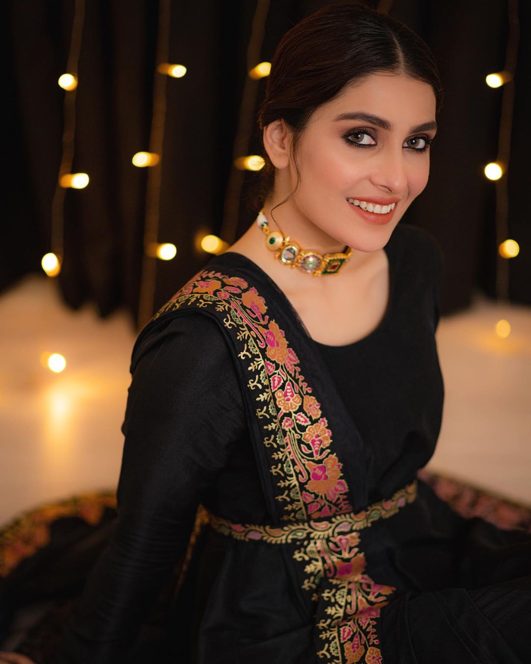 Ayeza Khan Latest Beautiful Pictures in Black Outfit