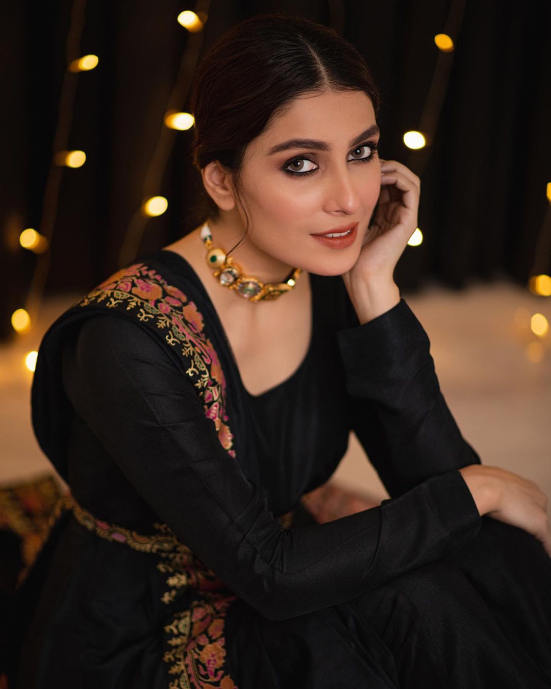 Ayeza Khan Latest Beautiful Pictures in Black Outfit