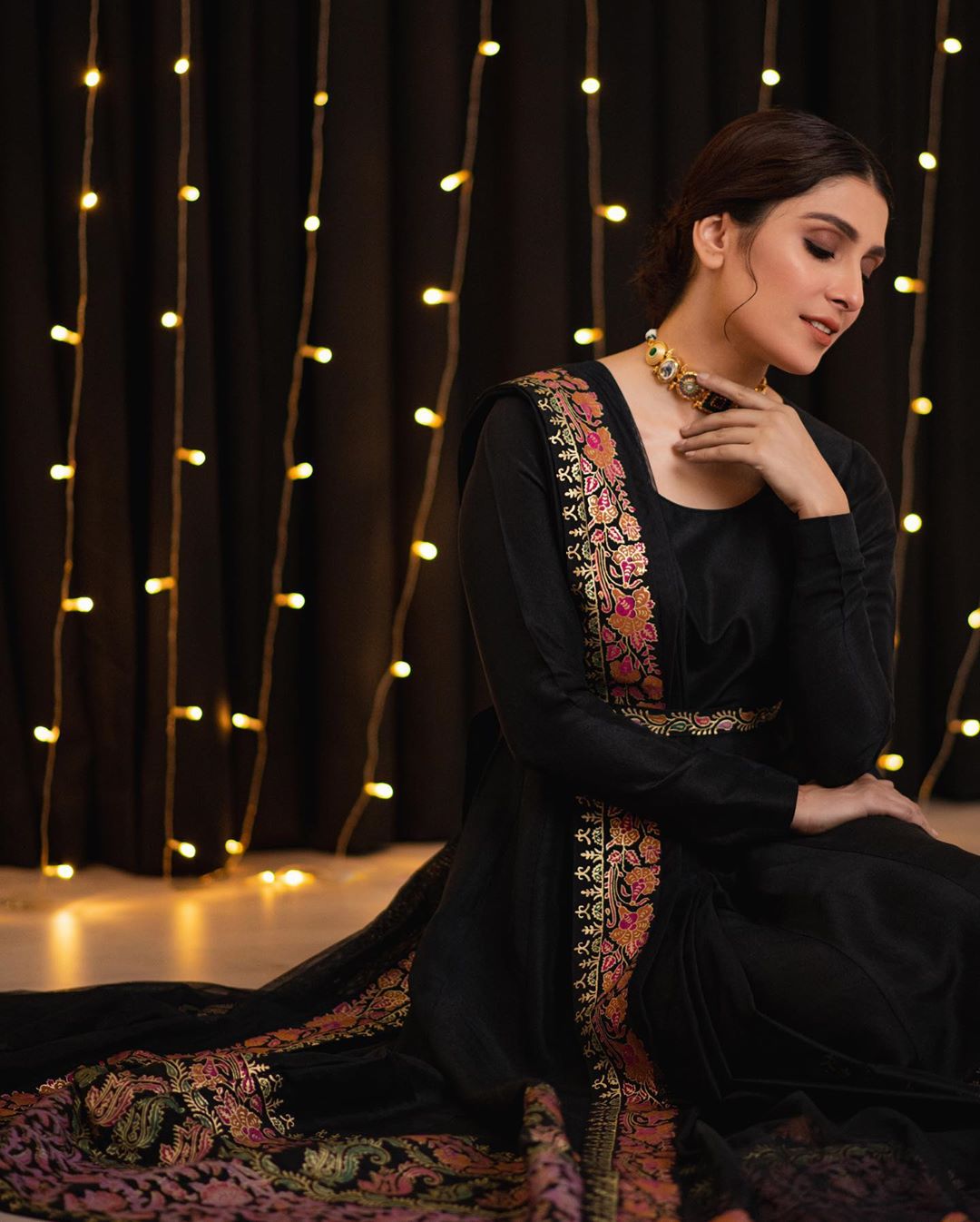 Ayeza Khan Latest Beautiful Pictures in Black Outfit