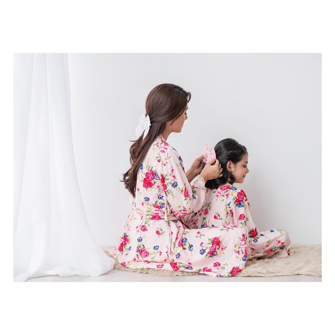 Ayeza Khan Mother's Day Photoshoot With Her Daughter Hoorain