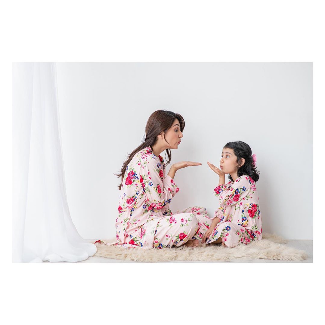 Ayeza Khan Mother's Day Photoshoot With Her Daughter Hoorain