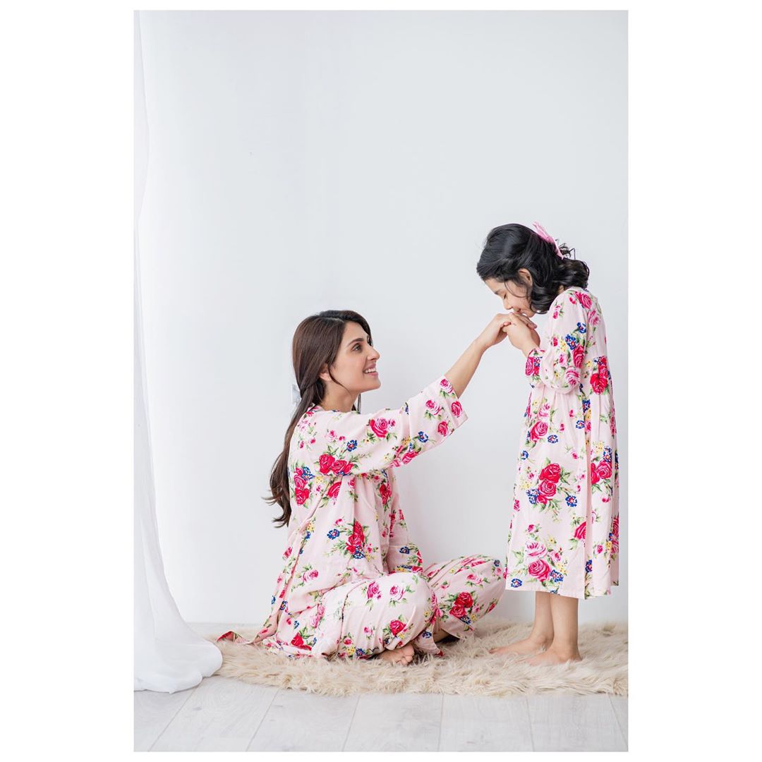 Ayeza Khan Mother's Day Photoshoot With Her Daughter Hoorain