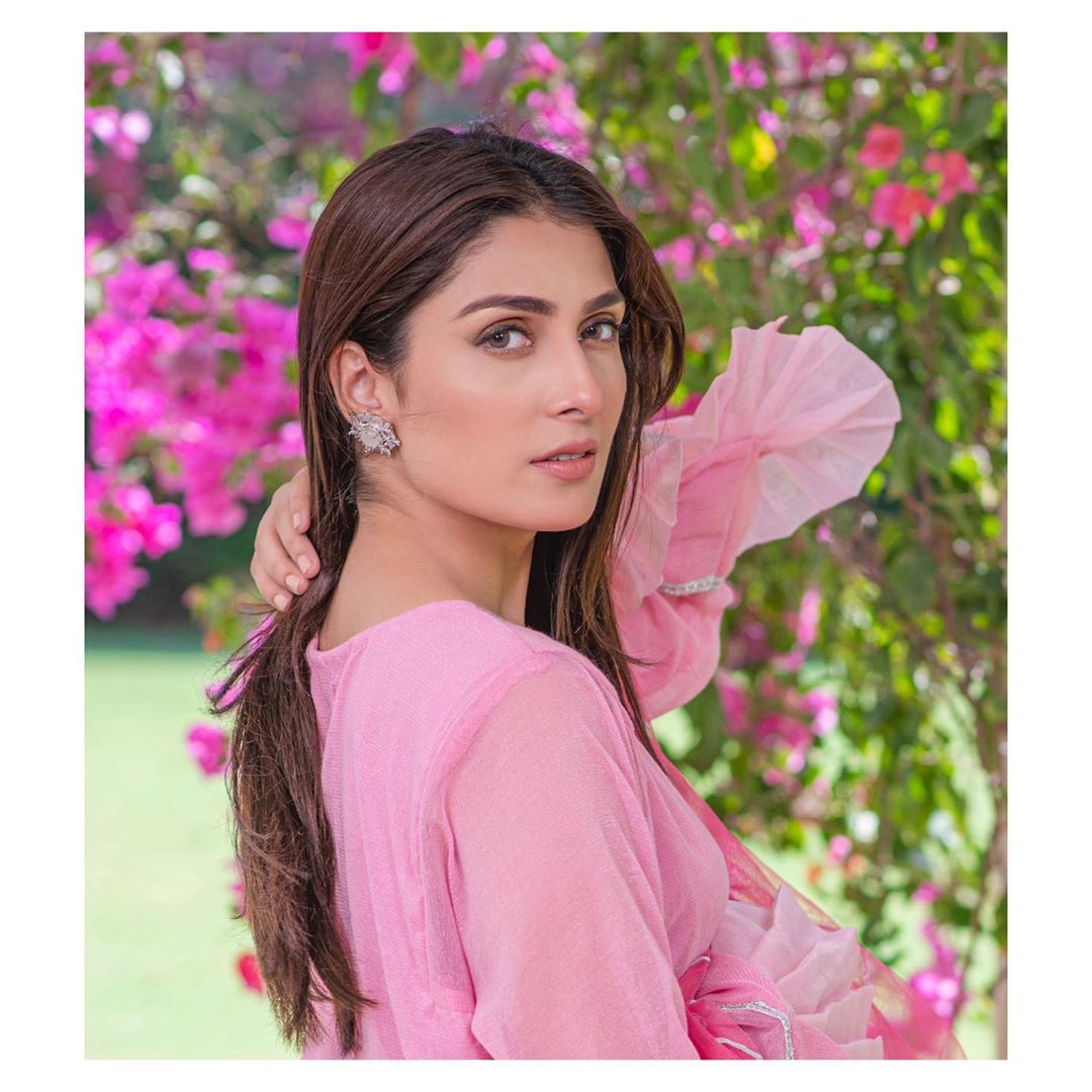 Ayeza Khan is Looking Elegant in this Pink Dress