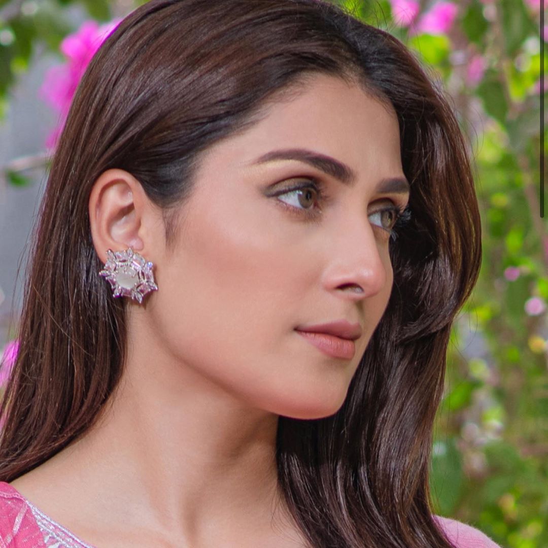 Ayeza Khan is Looking Elegant in this Pink Dress