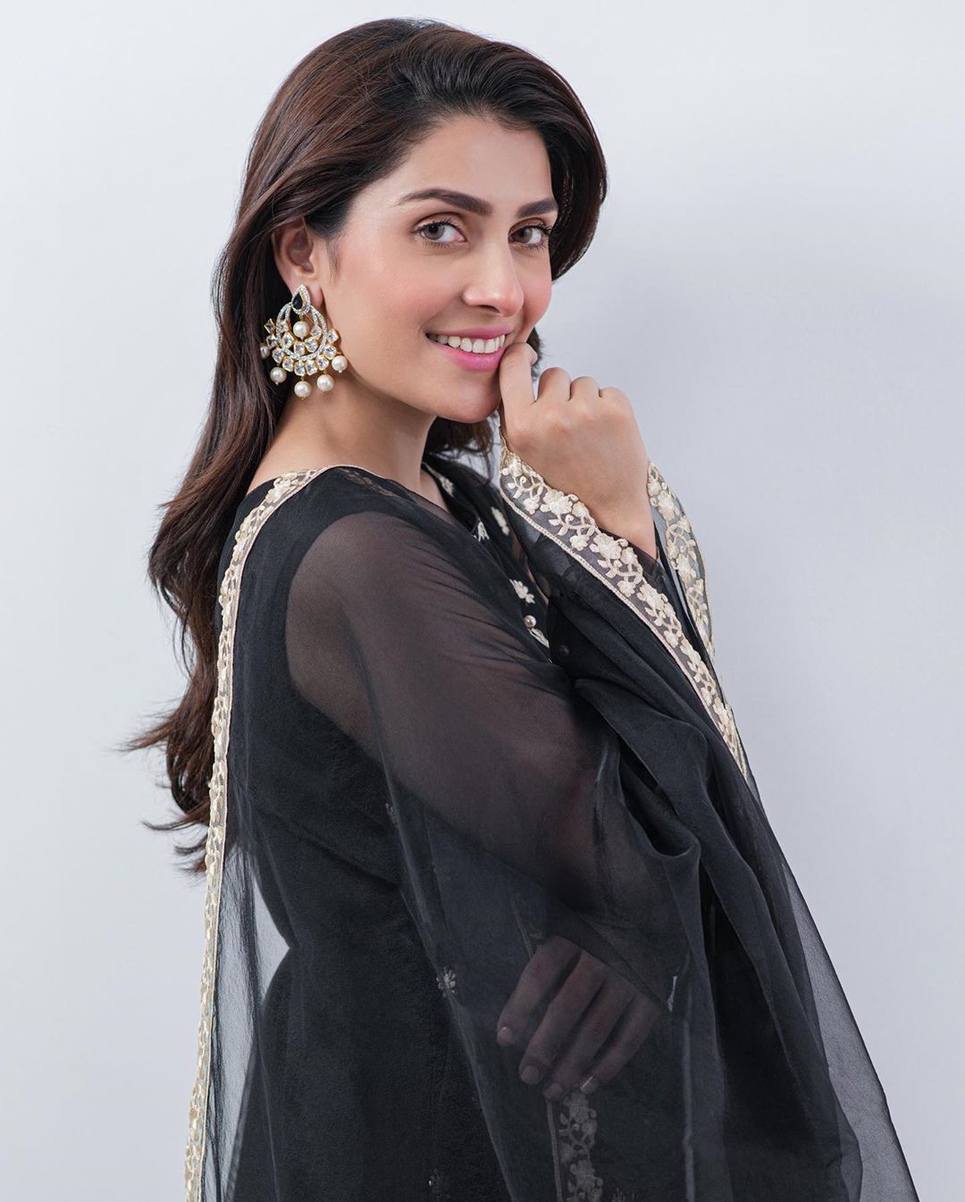 Ayeza Khan Latest Photo Shoot in these Beautiful Dresses | Reviewit.pk