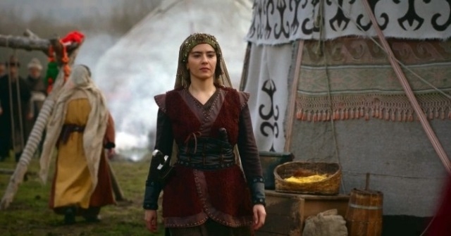 Ertugrul Actress Thanked Pakistani Fans 15