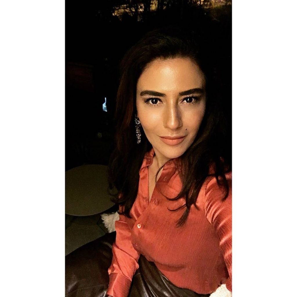 Ertugrul Actress Thanked Pakistani Fans 63