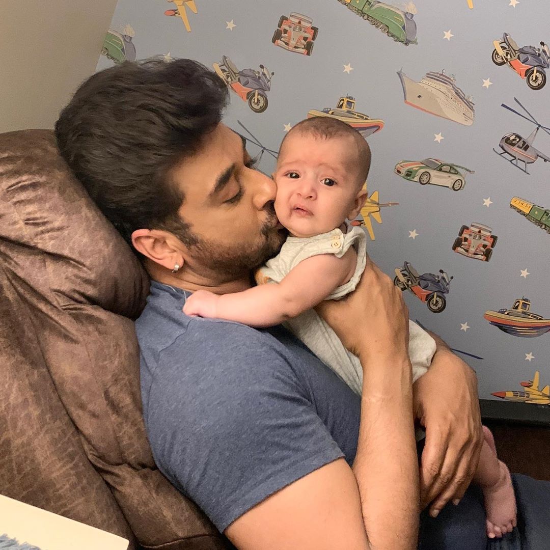 Faysal Qureshi Latest Pictures with his Kids