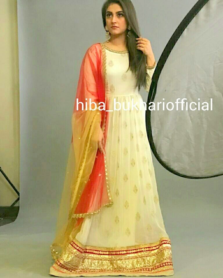 Latest Beautiful Pictures of Actress Hiba Bhukhari