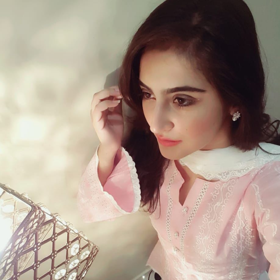 Latest Beautiful Pictures of Actress Hiba Bhukhari