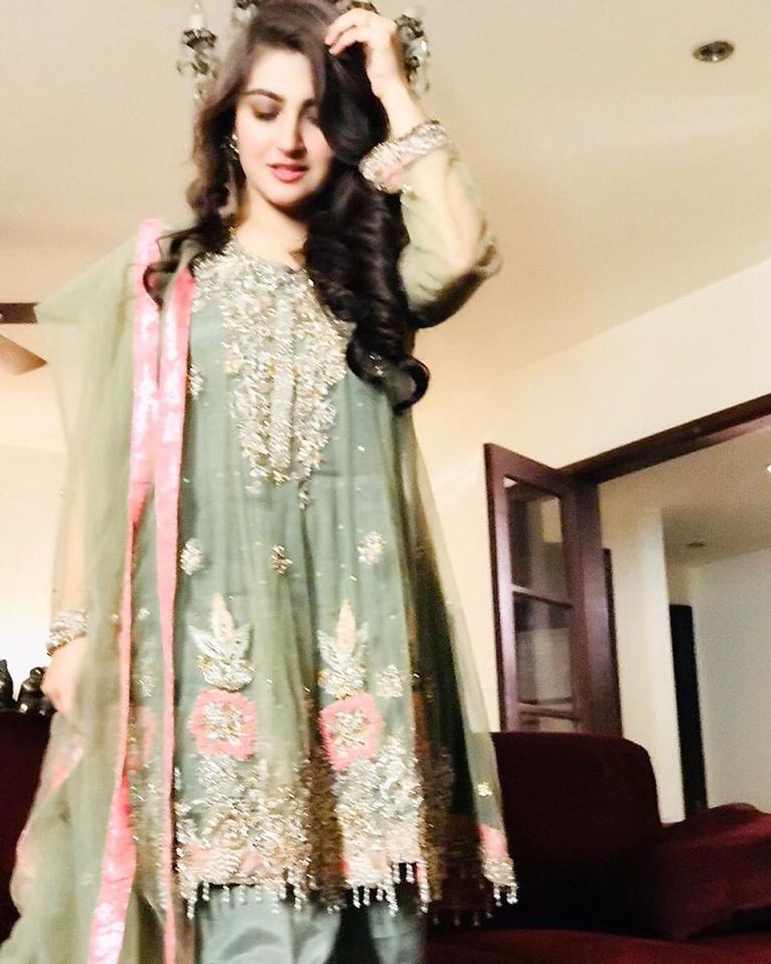 Latest Beautiful Pictures of Actress Hiba Bhukhari