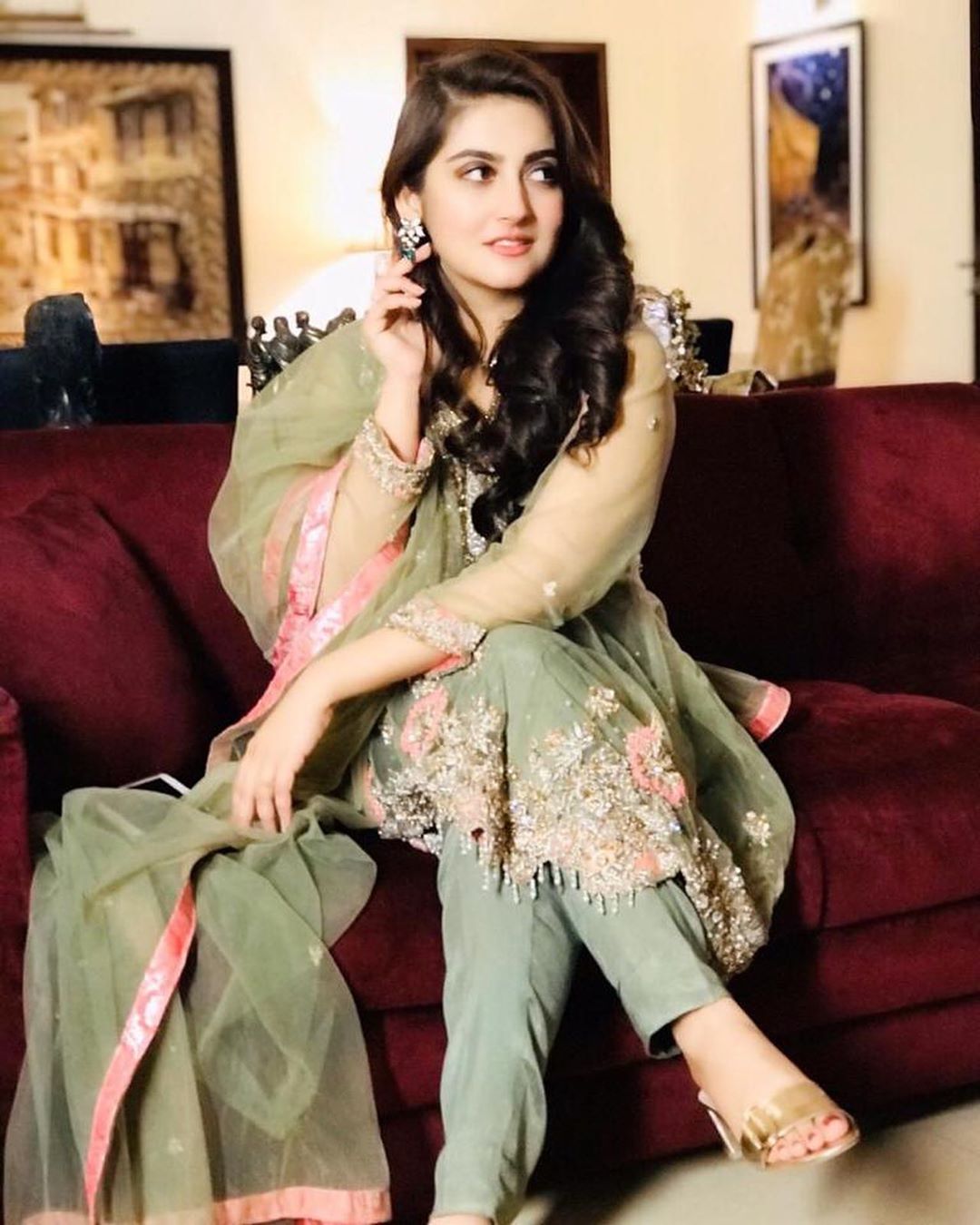 Latest Beautiful Pictures of Actress Hiba Bhukhari