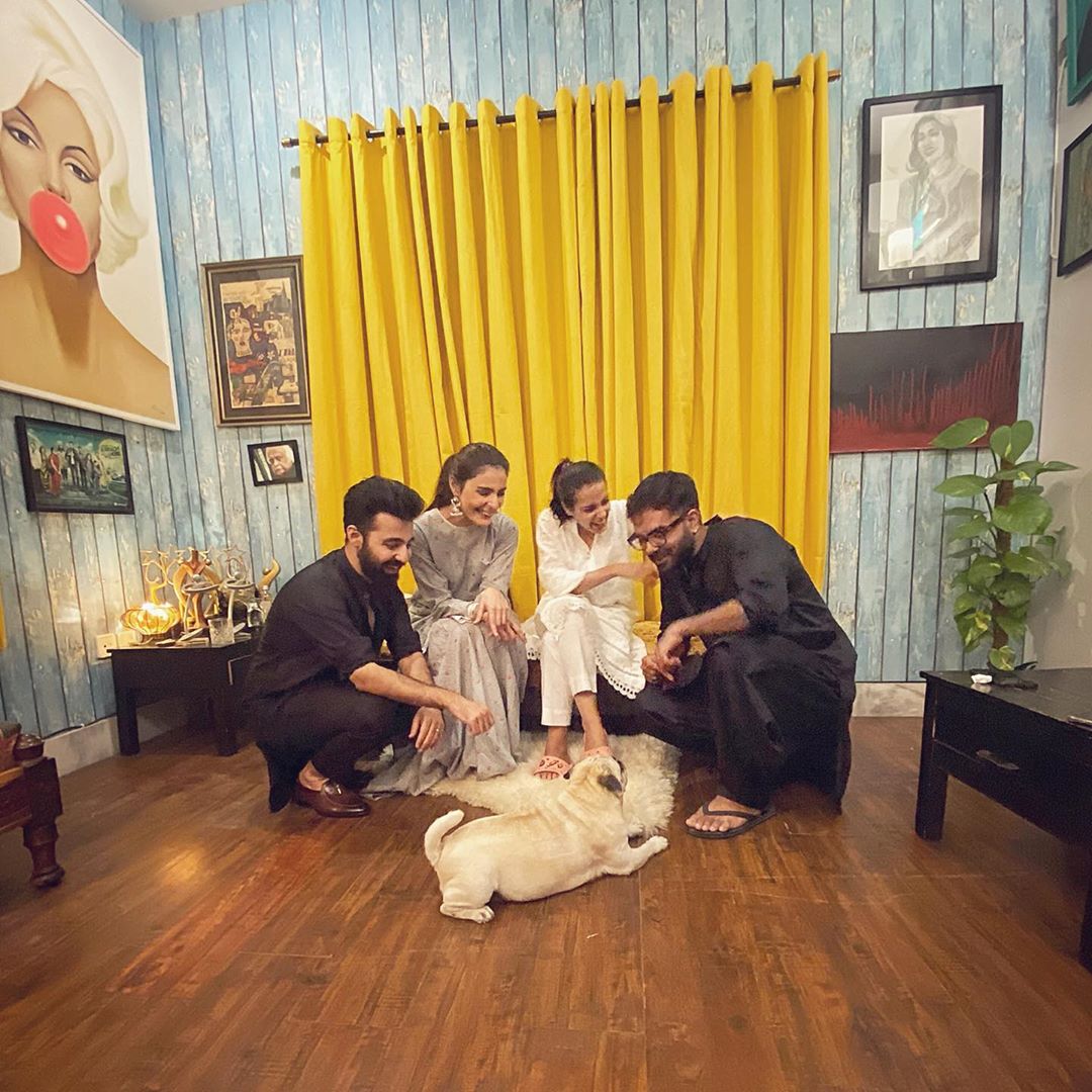 Iqra Aziz and Yasir Hussain Latest Clicks with Friends