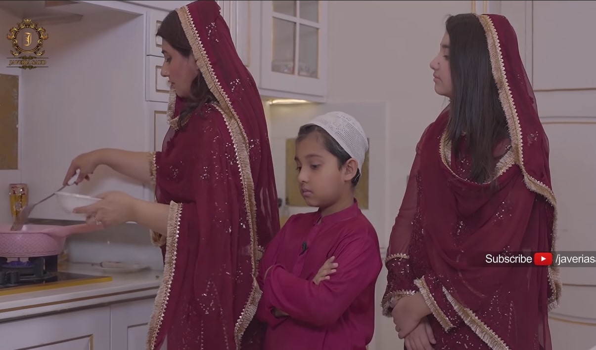 Javeria Saud Pictures with Kids From Ramazan Transmission