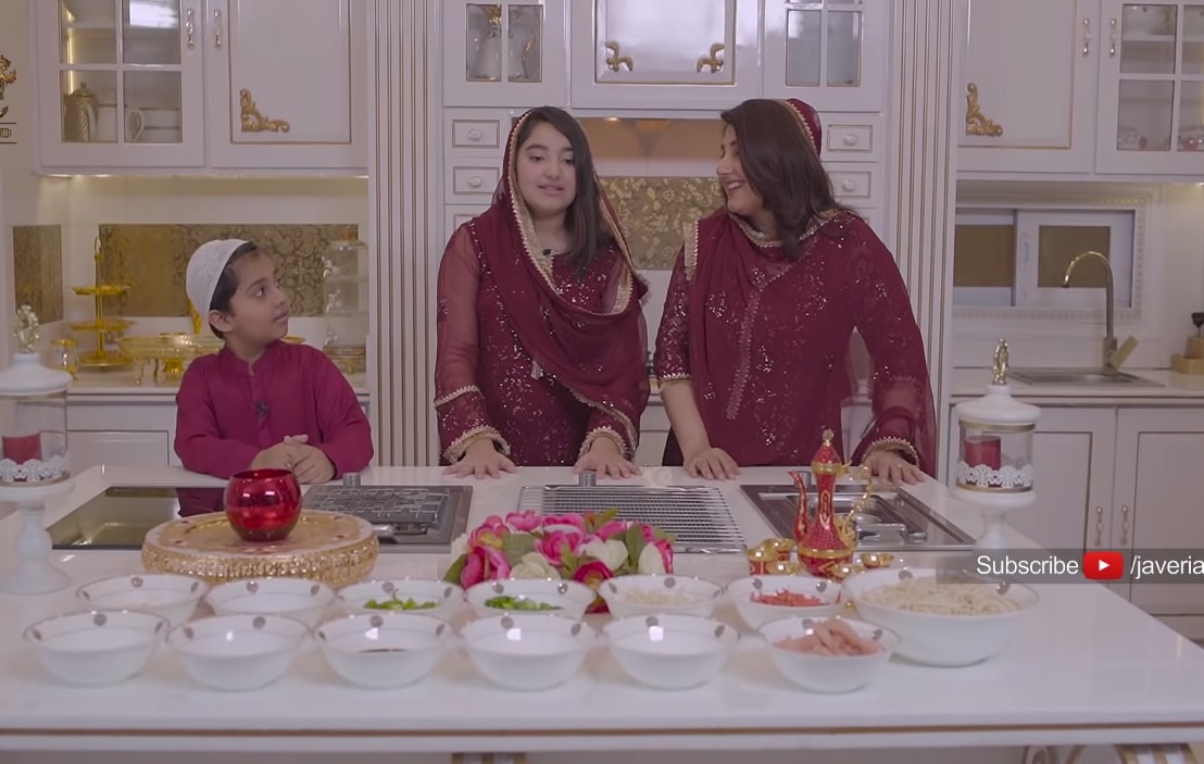 Javeria Saud Pictures with Kids From Ramazan Transmission