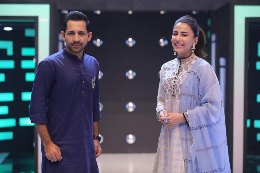 Sanam Jung And Ushna Shah On The Set Of Jeeto Pakistan