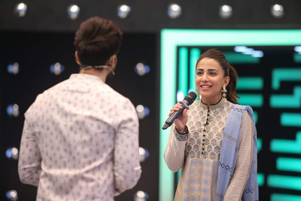 Sanam Jung And Ushna Shah On The Set Of Jeeto Pakistan